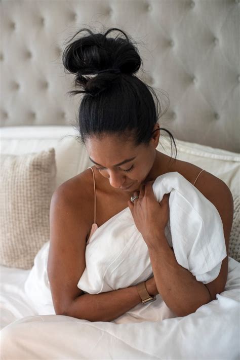 Are There Benefits To Sleeping Naked Llamm