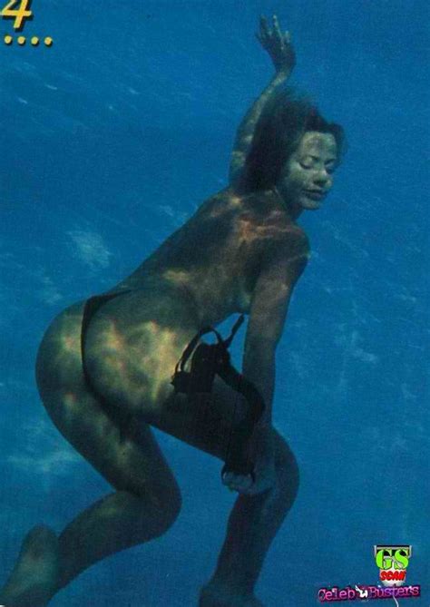 Naked Valeria Marini Added 07 19 2016 By MOMUSICMAN