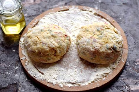 Жаренные хлебцы с красным перцем и сыром