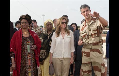 Photo Valérie Trierweiler Et La Première Dame Du Mali Mintou Traore