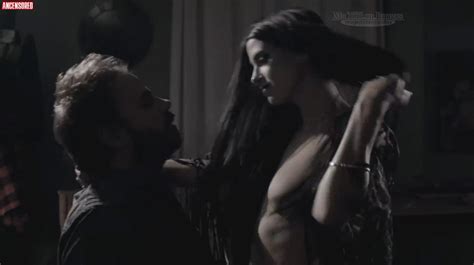 Naked Dominique Arganese in Cauchemar capitonné