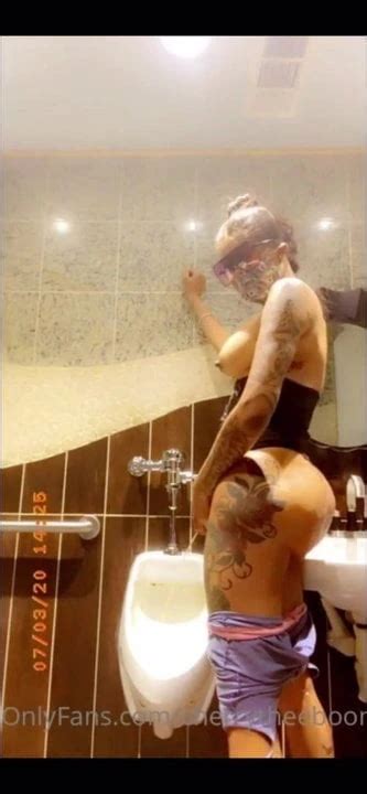 Big Booty Tranny Ch Rry Pissing Shemale Ladyboy Porn XHamster