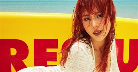 Bùi Quỳnh Hoa thiêu đốt mùa hè với bikini