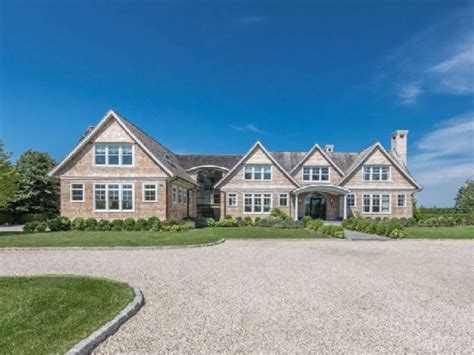 Mr. Kraft Spent $90K on a 4-Day Vacation Rental | Barstool Sports