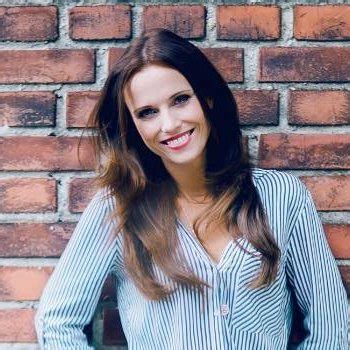 Susanne Schone Babe Page Watch This Tv Host On FreeOnes