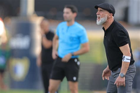 Lvaro Pacheco Treinador Do Vit Ria H Um Longo Caminho Para Trilhar