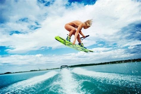 V N Ng Vi N H Ng U N C M Khoe H Nh Th Tuy T V I Trong B Nh Nude C