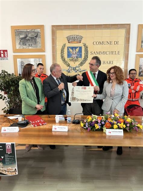 Sammichele di Bari riceve la bandiera de I Borghi più belli dItalia