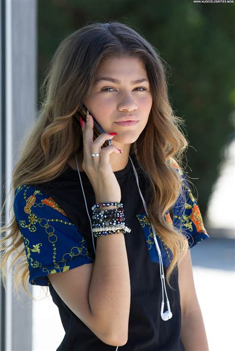 Zendaya Los Angeles Los Angeles Celebrity Beautiful Babe Posing Hot