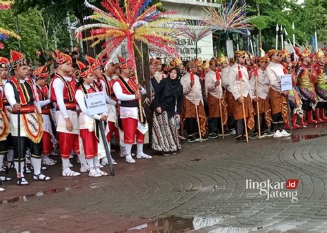 Sempat Diguyur Hujan Tradisi Dugderan Kota Semarang Tetap Meriah