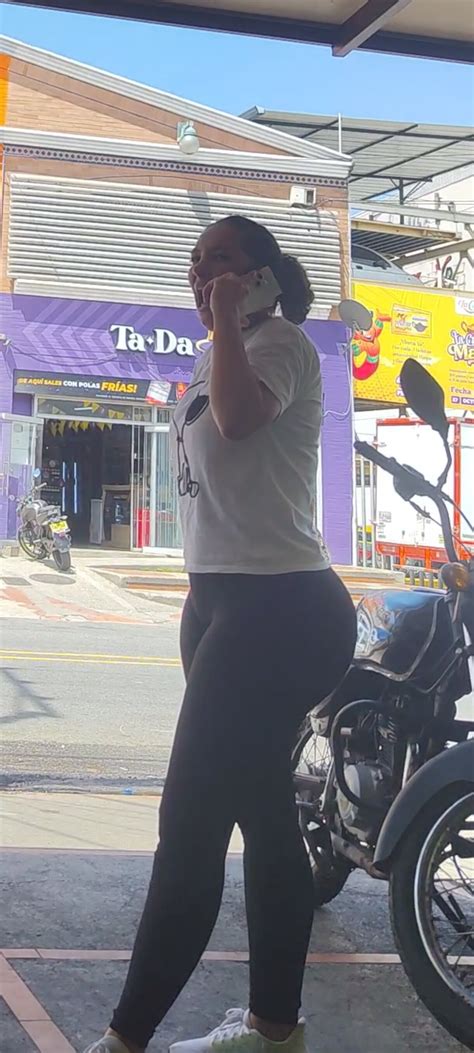 Milf Beautiful Big Ass Colombian Spandex Leggings Yoga Pants Forum