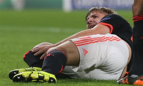 Luke Shaw Update Manchester United Full Back Expected To Be Out For At Least Six Months With