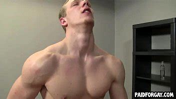 Hétéro se faire baiser dans le cul pour de l argent XVIDEOS