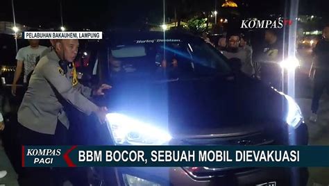 Mobil Di Evakuasi Dari Antrean Pemudik Di Dermaga Pelabuhan Bakauheni