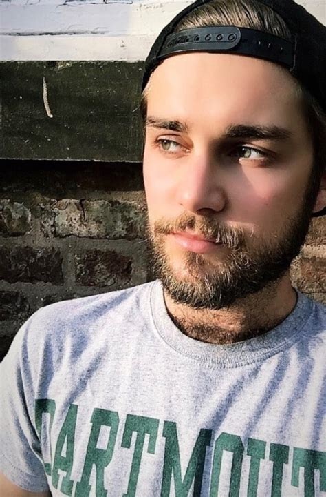 Thumbs Pro Gay Fetisher Who Loves To Experiment