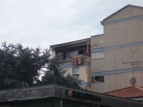 Incendio In Piazza Del Popolo Dal Bar Partita La Chiamata Ai