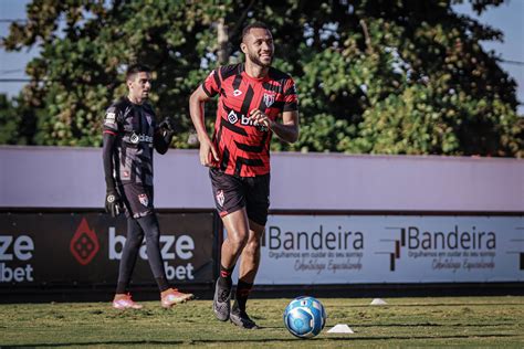 Gustavo Coutinho publica vídeo em treinamento e se aproxima de retorno