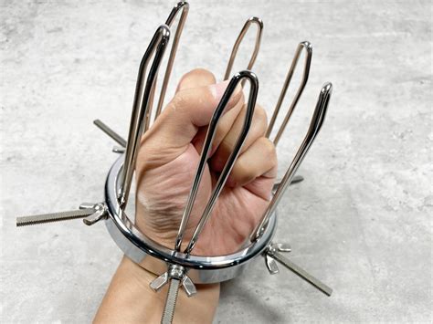 Leaves Adjustable Pussy Anal Spreader Vagina Clamps Labia Spreader Vagina Extender Tunnels For