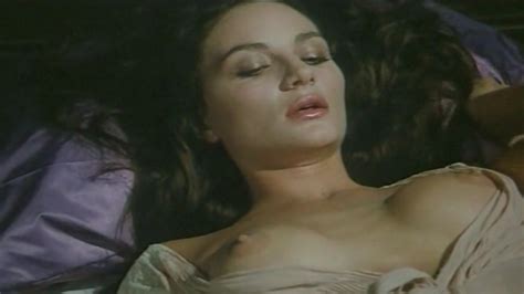 Naked Giorgia Emerald In Chinese Kamasutra