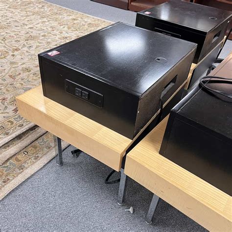 28 W X 24 H Daye Hotel Furniture Maple Black And Chrome 1 Drawer