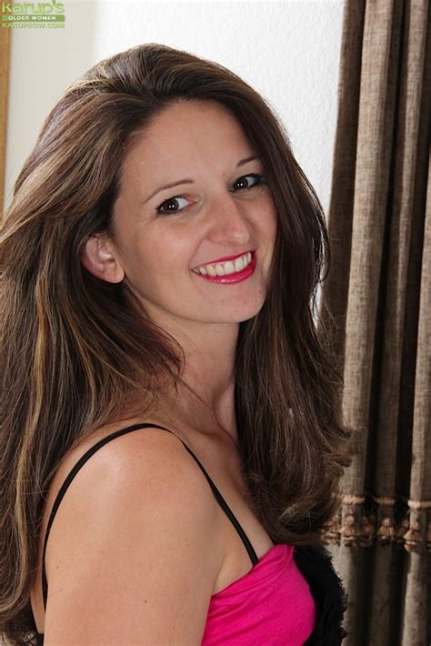 Skinny Milf Stephanie Roberts Prefers Jilling Pussy In The Living Room Porn Pictures XXX Photos