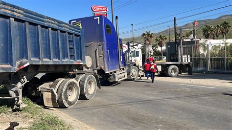 Ampl An Bloqueo De La Carretera Tijuana Tecate A Rutas Alternas