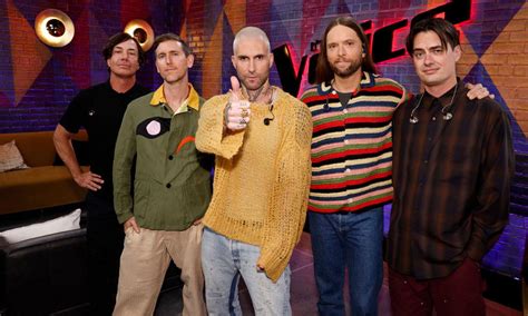 maroon  shares intimate video   single middle ground