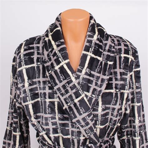 Мъжки домашен халат в черен цвят с бели линии