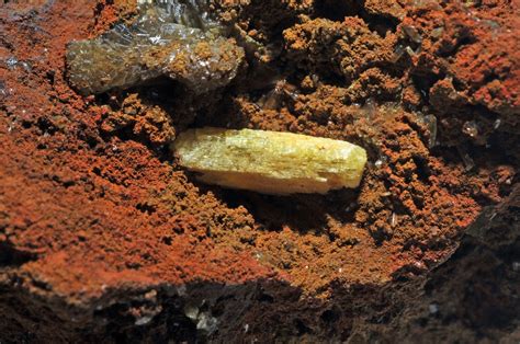 Камень лимонит - свойства, значение и влияние на разные знаки зодиака ...