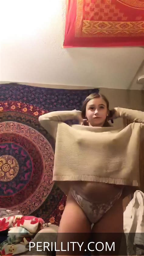 Blonde American Girl Showing Tits On Periscope