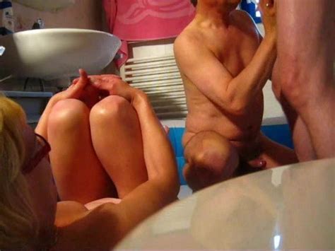 Pissen Und Blasen Im Ns Pool Threesome Threesome Porn XHamster