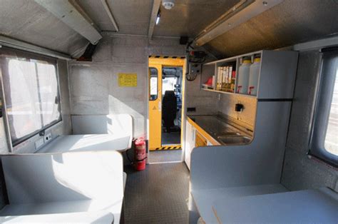 network rails  mobile maintenance trains