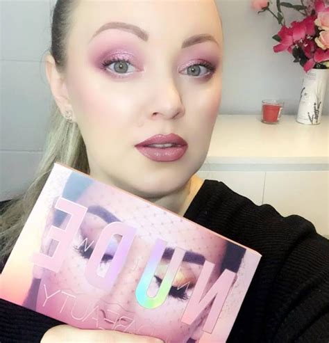 Huda Beauty New Nude Eyeshadow Palette Review Swatches Makeup Look Huda Beauty New Nude