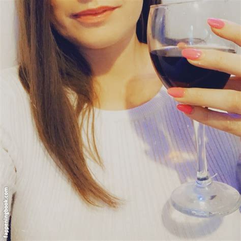 Susan Nude OnlyFans Leaks Fappening FappeningBook