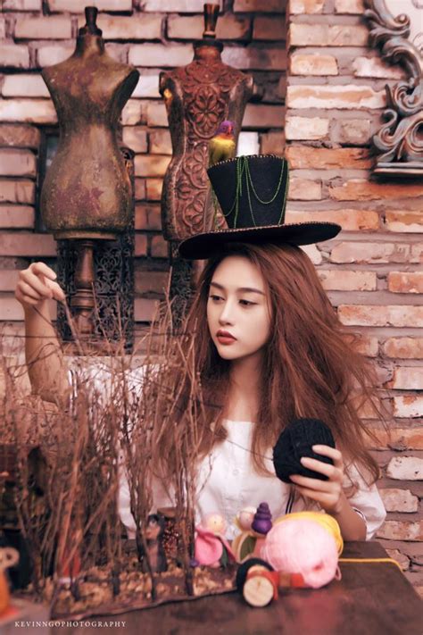 Hot girl Quỳnh Nhi xinh đẹp lạc trong lâu đài của Harry Potter