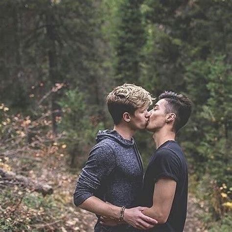 Pin Di Selwyn Su Guys Coppie Carine Ragazzi Gay Amore Gay