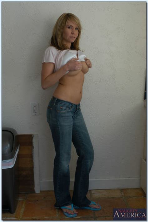 Other Chores That Housewife Bridgette Monroe Do MILF Fox