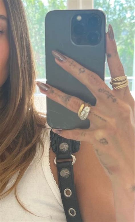 Hailey Bieber stacked diamond and gold ring in 2023 | Hailey bieber