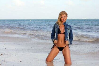 La sensual foto de Débora Plager en bikini Infobae