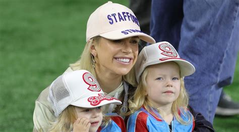 Kelly Stafford, daughter celebrate Matthew Stafford's opening Super ...