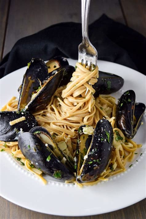 Mussels And Linguine With Garlic Butter White Wine Pasta Sauce