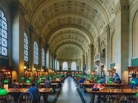 Explore the library of Harvard University - The most prestigious school ... 