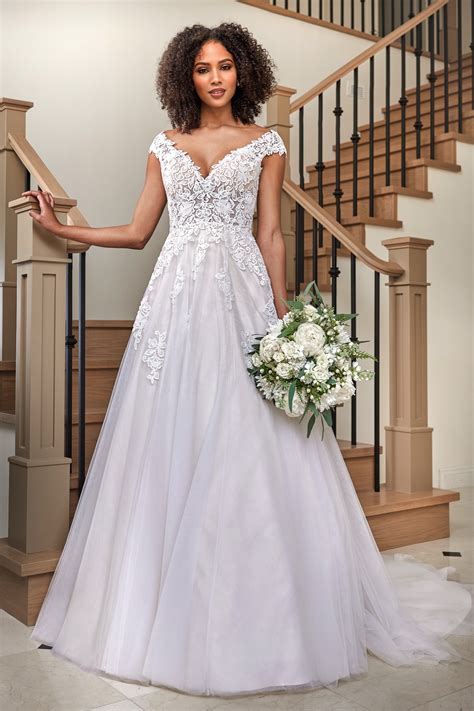 T232062 Dreamy Boho Tulle A-line Tip-of-the-Shoulder Gown with Plunging