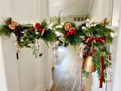 2 Popular Christmas Garland Ideas To Do This Year