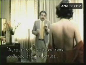 UNA MOGLIE DUE AMICI QUATTRO AMANTI NUDE SCENES AZNude