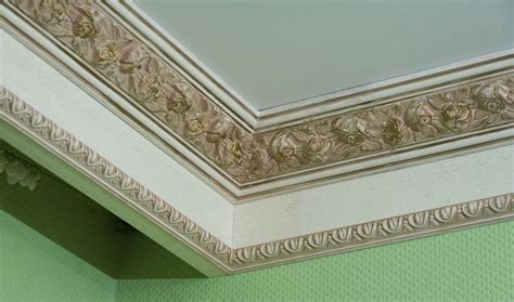 Плинтус для натяжного потолка: основные правила выбора