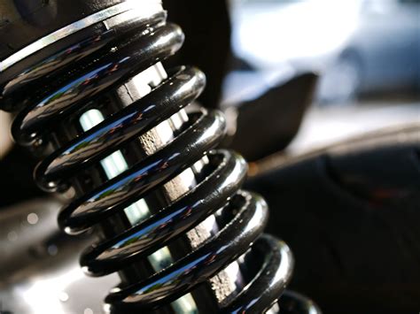 What Are the Symptoms of Worn Shock Absorbers? | MH Suspension