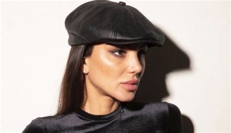 Chiara Biasi Fotografa Hot Distesa In Costume E Che Posa FOTO