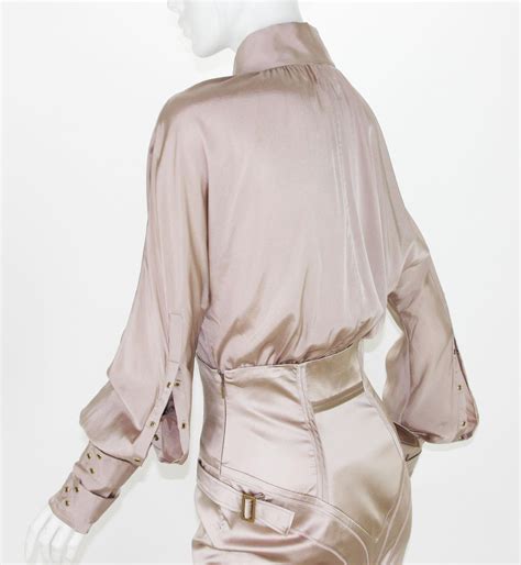 Tom Ford For Gucci F W 2003 Collection Nude Silk Grommet Skirt Suit 40 42 For Sale At 1stDibs