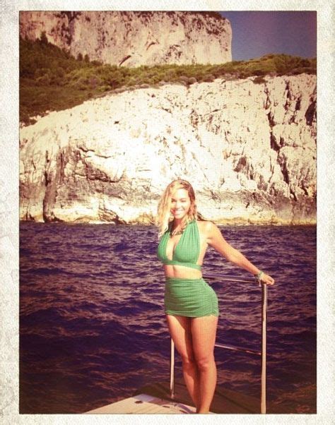 Beyonc Looks Flawless In Make Up Free Holiday Picture And Bikini Photo Hello